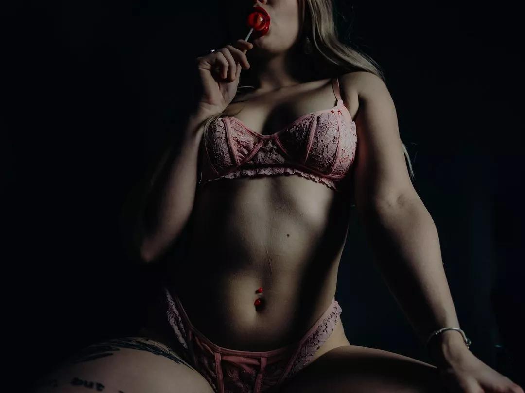 LillyBrooks from Streamate