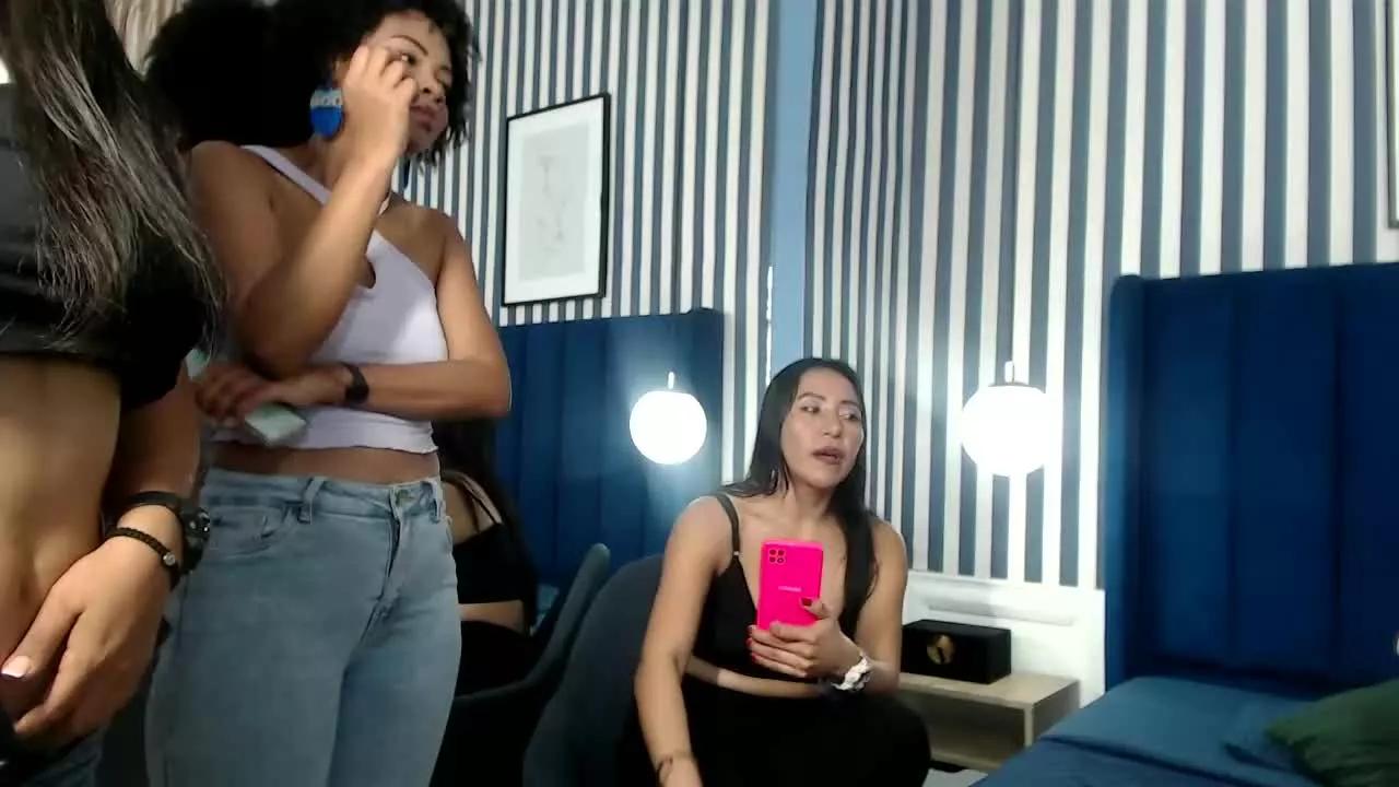 Vivivenne54 from Streamray