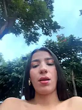 -juicy_ from StripChat is Freechat