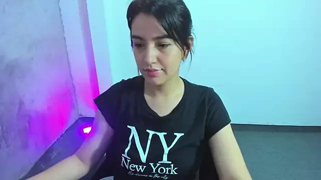1evelinewood from StripChat