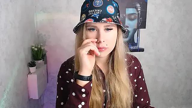 _AlenaTiipls_ from StripChat is Freechat
