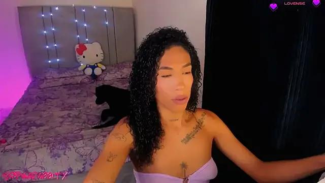 _Larabbitxx from StripChat is Freechat