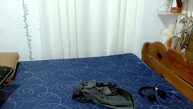 _NaughtyGwen from StripChat is Freechat