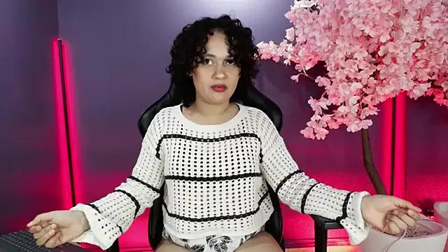 _sarahRose from StripChat is Freechat