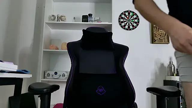 aaronlegend_ from StripChat is Freechat