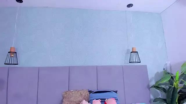 AbrilPeach from StripChat is Freechat