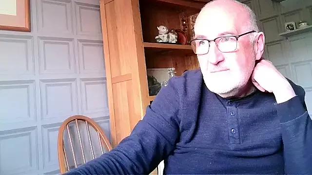 Adamdaddybear from StripChat