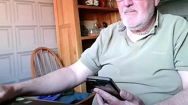 Adamdaddybear from StripChat