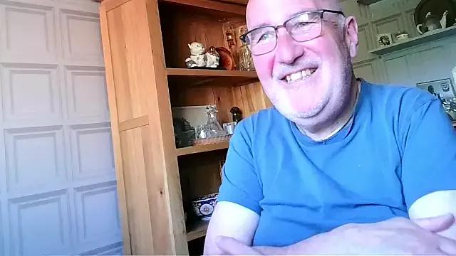 Adamdaddybear from StripChat