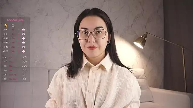 AdelinaStayner from StripChat is Freechat