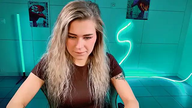 AdelLoyss from StripChat is Freechat