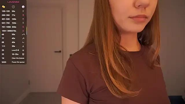 AdrianaCoenen from StripChat is Freechat