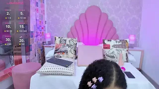 AdrianaTaylor from StripChat is Freechat