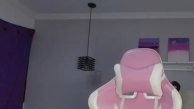 Aitanafox from StripChat is Freechat