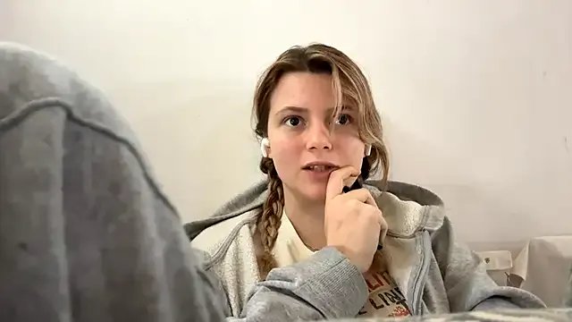 AlanaPostell on StripChat 