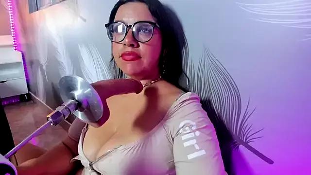 Alanna-sloppy from StripChat is Freechat