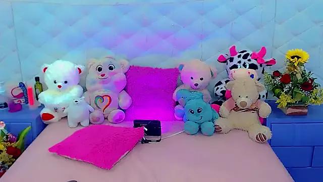 alanna_sofia from StripChat is Freechat