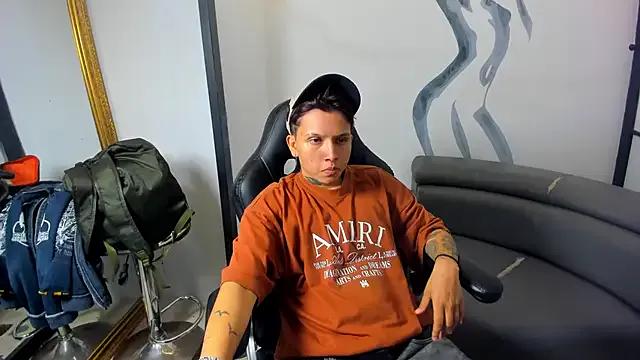 AlanRed_ from StripChat is Freechat