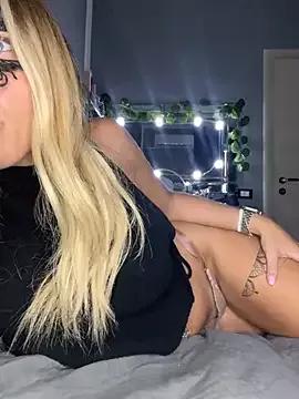 Alba_bianca from StripChat