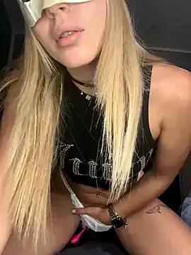 Alba_bianca from StripChat