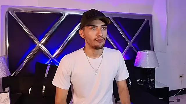 AlekRuizx from StripChat is Freechat