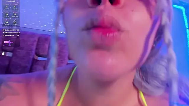 AlessiaDouce from StripChat is Freechat