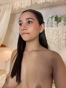 AlessiaVallmont from StripChat is Freechat