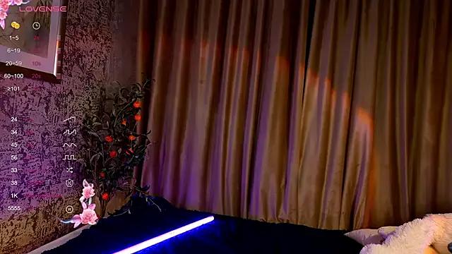 AlettaEve from StripChat is Freechat