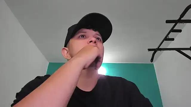 alex-queen- from StripChat is Freechat