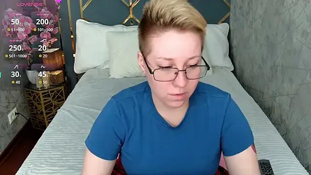 AlexandraGreen from StripChat is Freechat