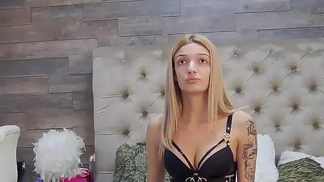AlexisHart from StripChat is Freechat