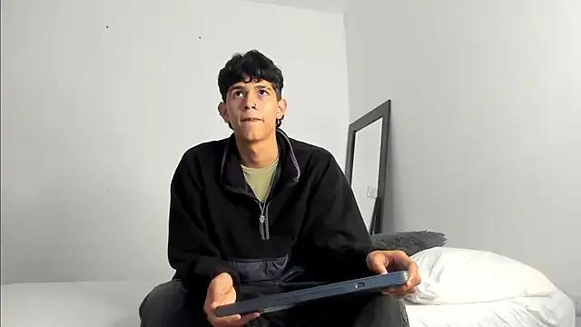 alexmark_ from StripChat is Freechat