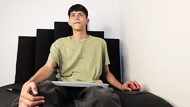 alexmark_ from StripChat is Freechat
