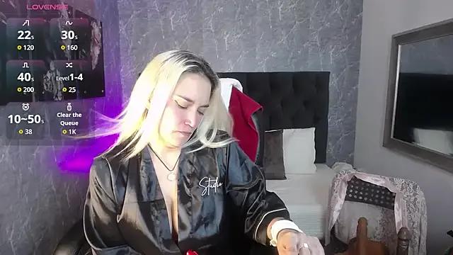 alezzafox__ from StripChat is Freechat