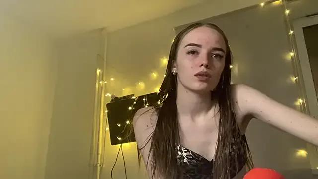 aliatorres from StripChat is Freechat