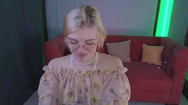 Alice_Birrd from StripChat is Freechat
