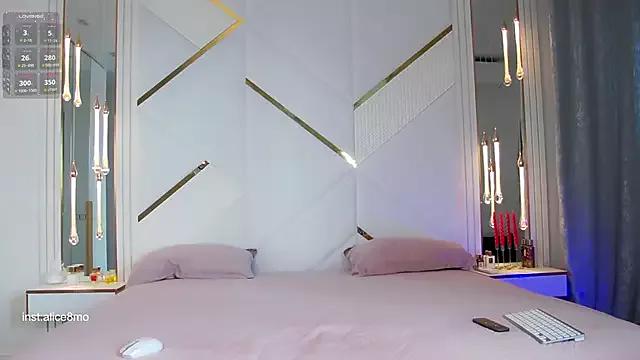 AliceeMO from StripChat is Freechat