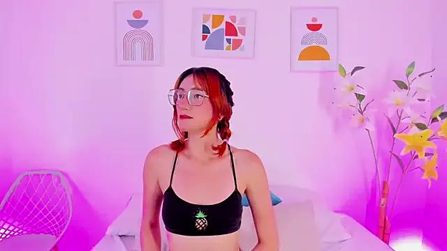 AliceeSnow from StripChat is Freechat