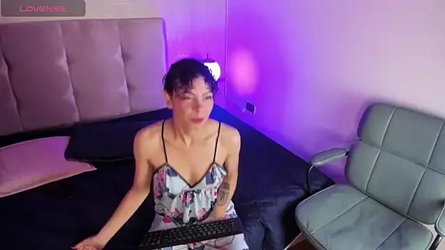 AliceMadnes from StripChat is Freechat