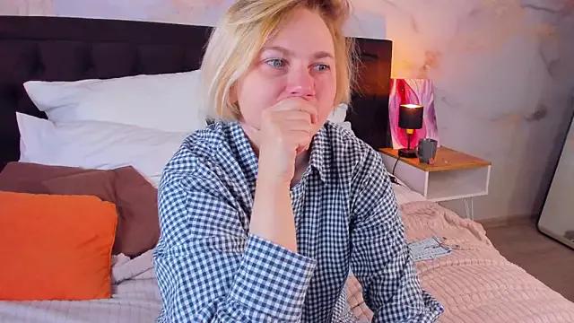 AliceMaurik from StripChat is Freechat