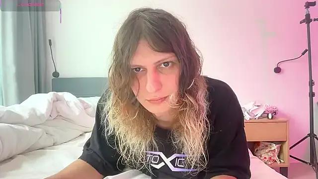 AlicePinkhead from StripChat is Freechat