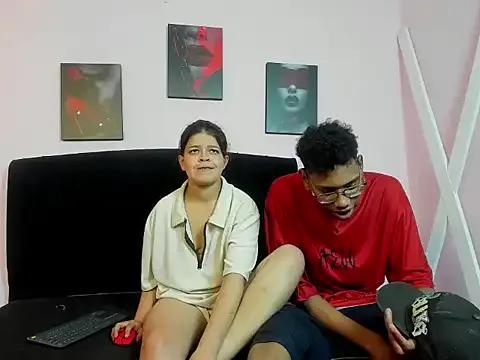 AliciaandSowi from StripChat is Freechat