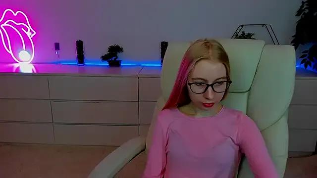 Alina_Blonde from StripChat is Freechat