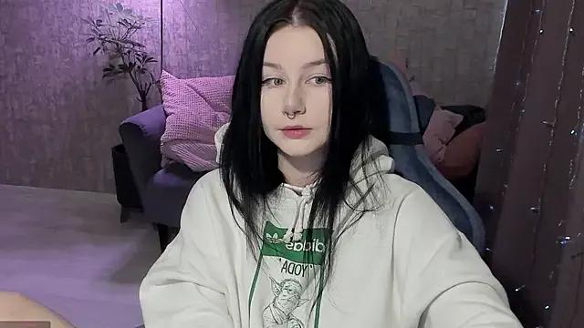 AlinaGreeeen from StripChat is Freechat