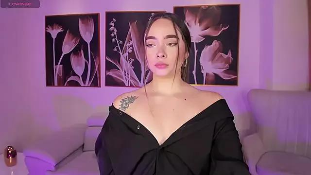 AlinaKravitz from StripChat is Freechat