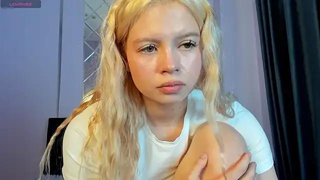AlisaGoldie from StripChat