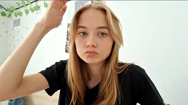 ALISALISAAS from StripChat is Freechat