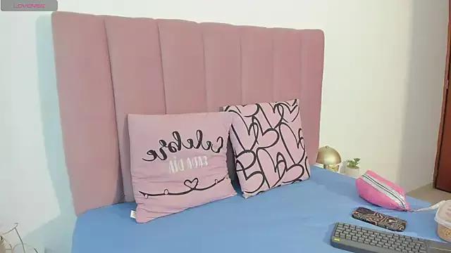alishaindiaa from StripChat is Freechat