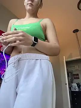 AllesandraLove from StripChat is Freechat