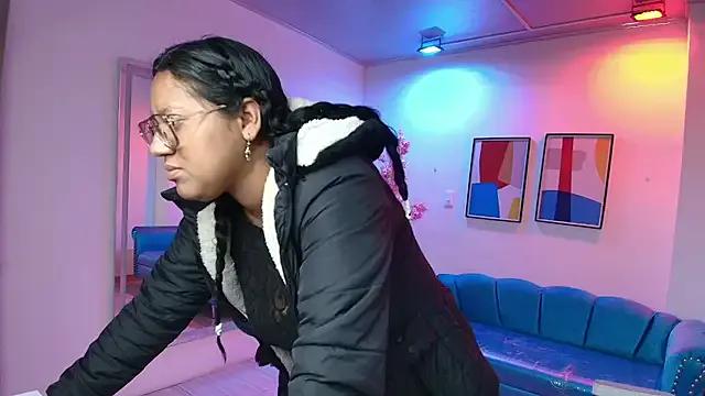 Alondra_gomexxx from StripChat is Freechat